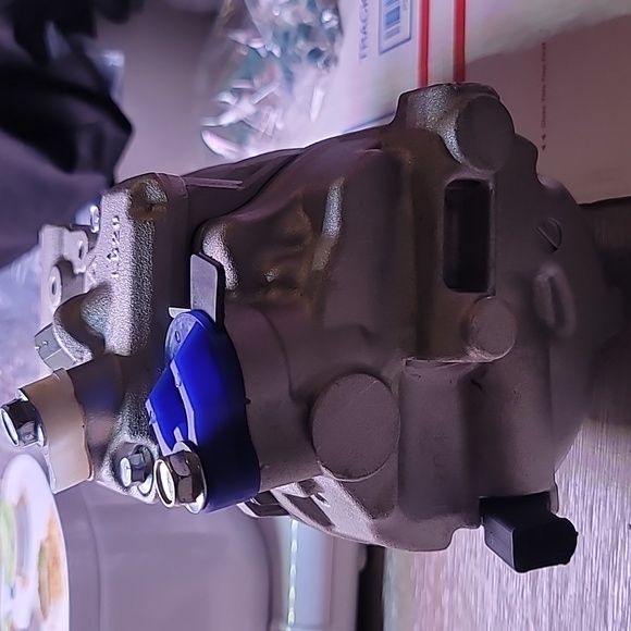 AC Auto Compressor - Picture 3 of 8